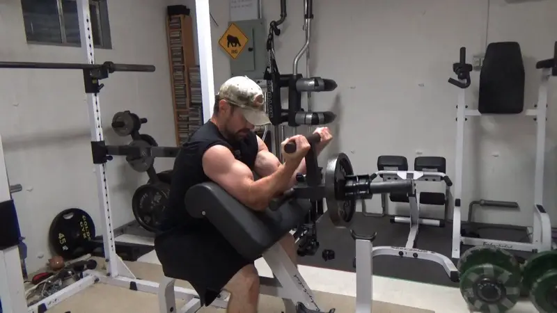 Tib Bar Leverage Top Focused Preacher Curls