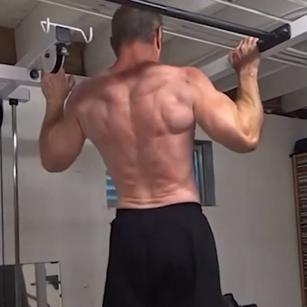 Corner Rack Pull-Ups