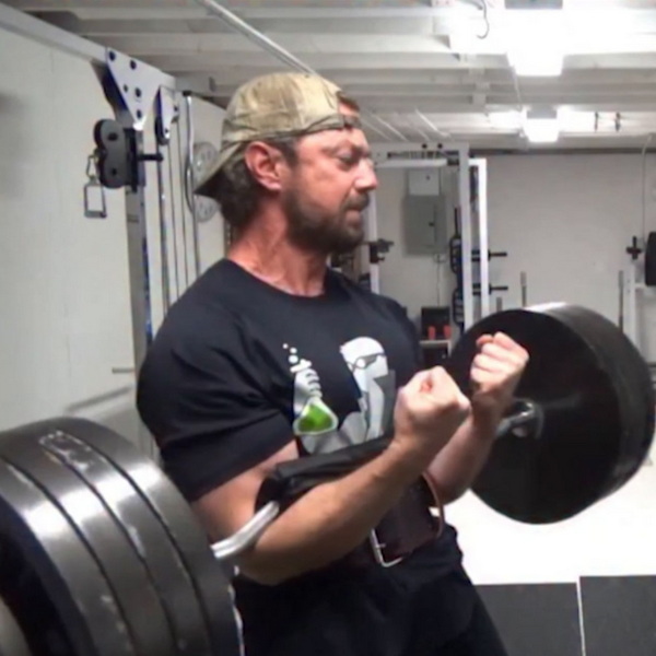 400 lb Zercher Carry using an EZ Curl bar